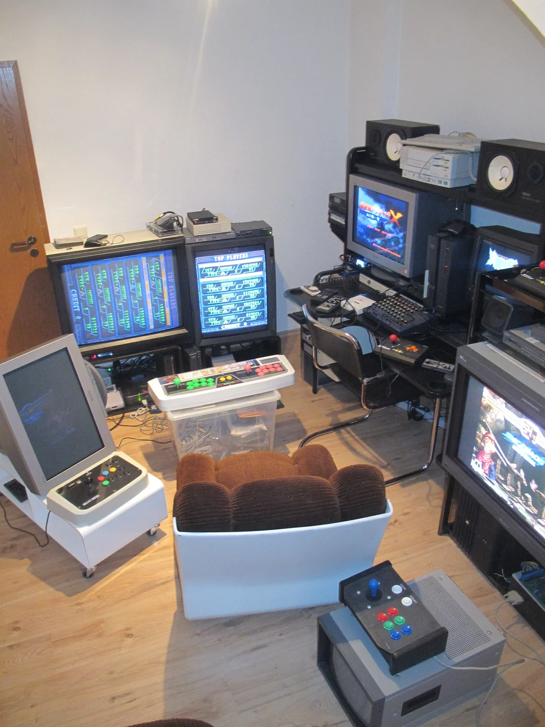 crt-madness-v0-t2emliwhbxkh1.webp