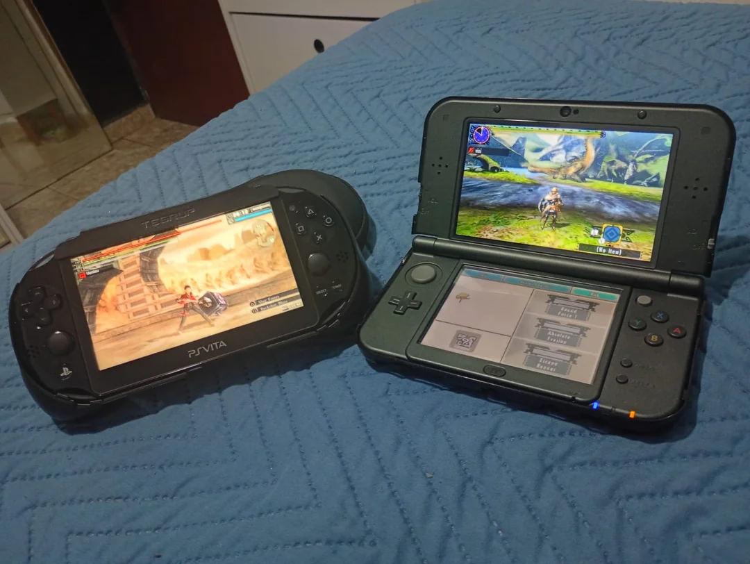 the-ultimate-handheld-combo-v0-vc7a3mevvzkh1.webp