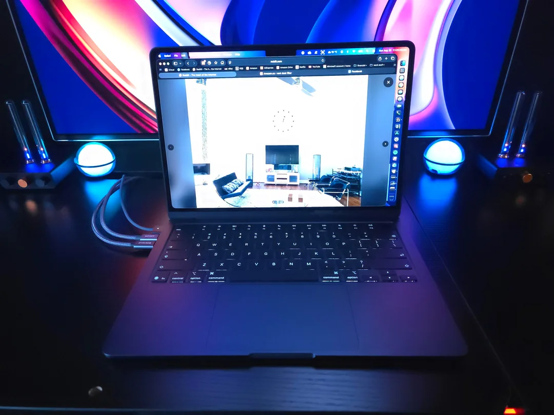 mb-air-m5-desktop-mega-setup-v0-l2y0z57mr5lh1.webp