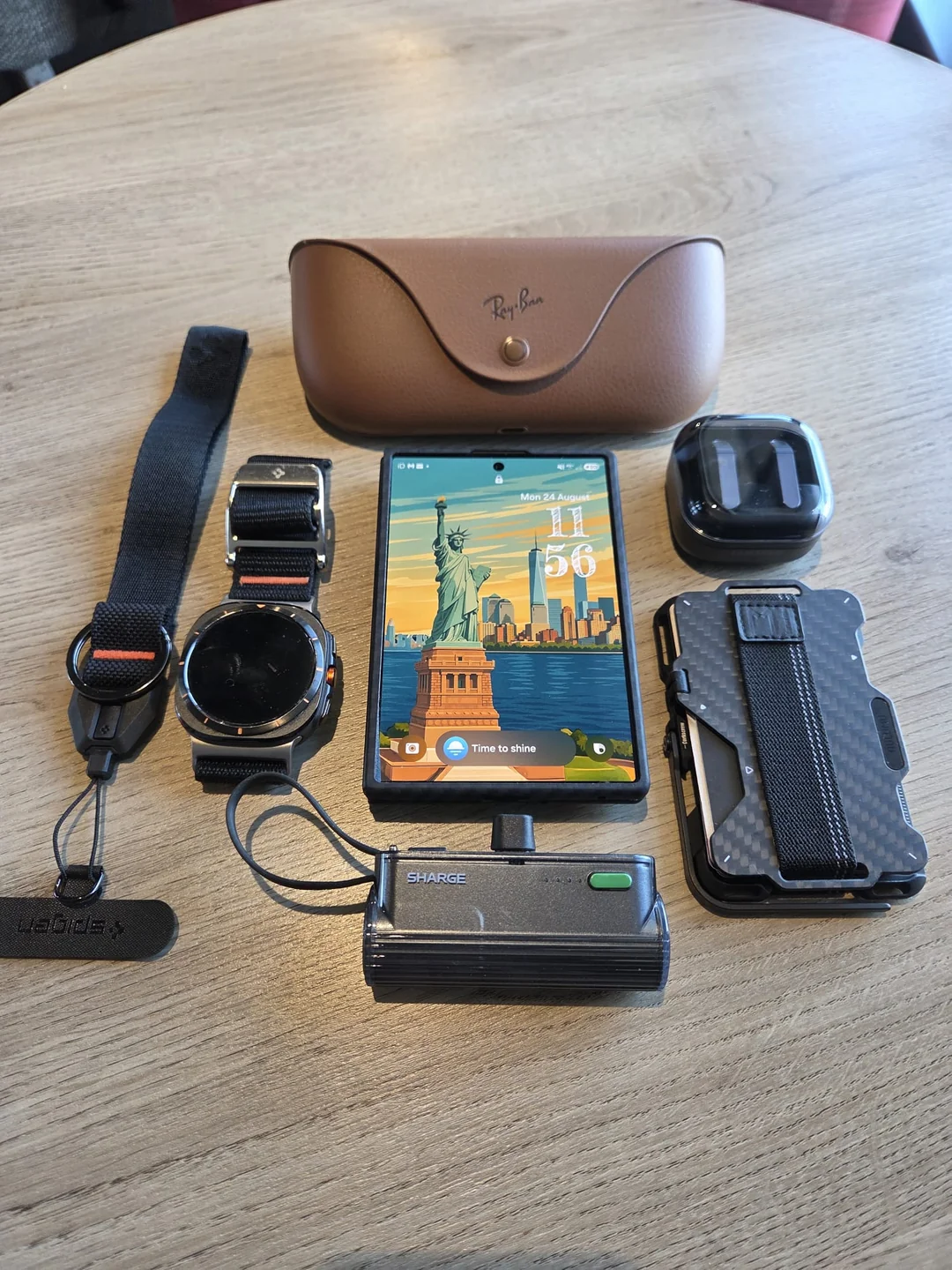 my-daily-edc-when-i-leave-the-house-for-work-v0-effs3nv56blh1.webp