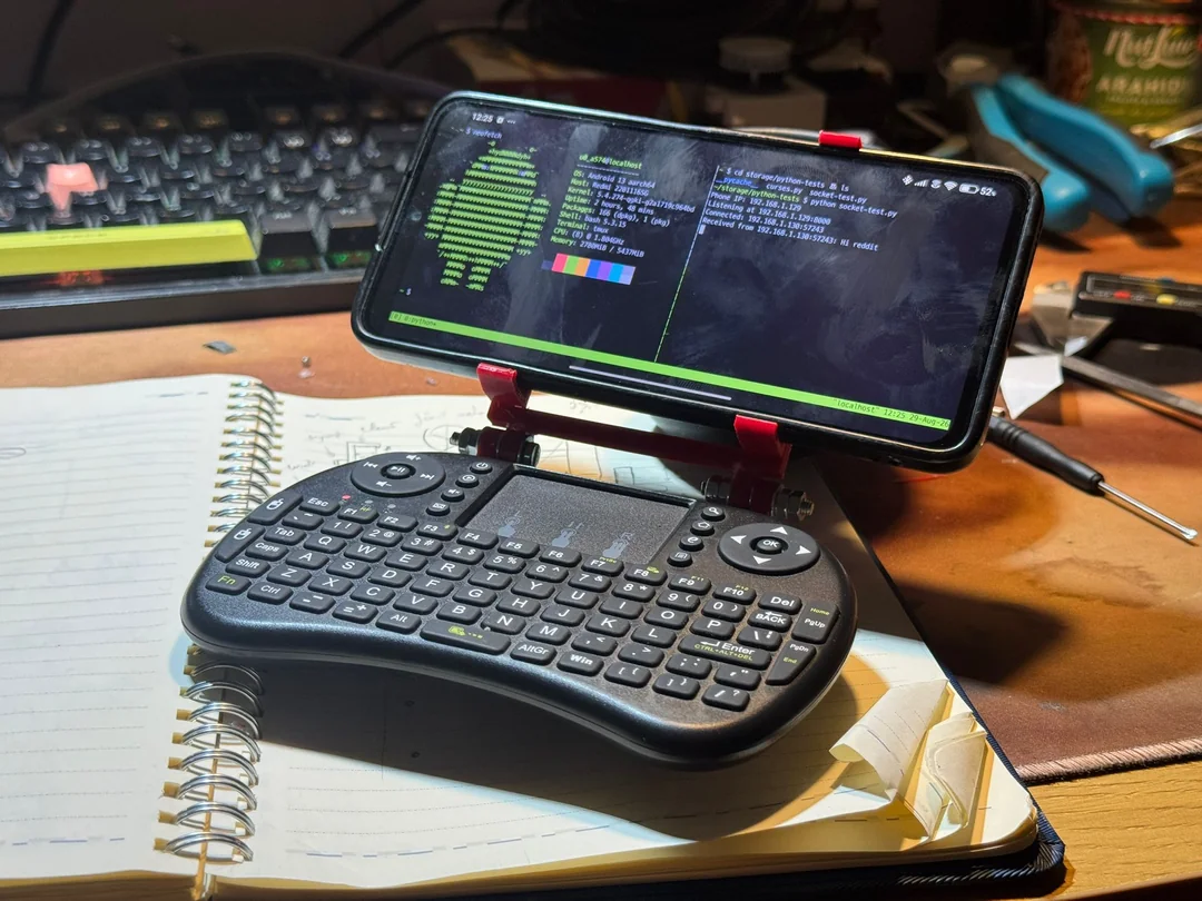the-usual-android-cyberdeck-but-different-no-external-v0-pkak2w91camh1.webp