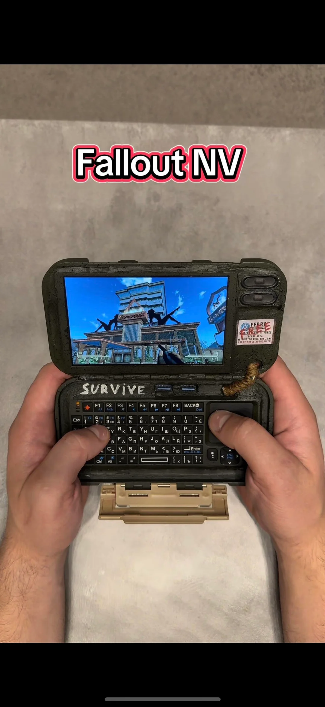 tlou-inspired-cyberdeck-v0-2wgfkt3fytph1.webp