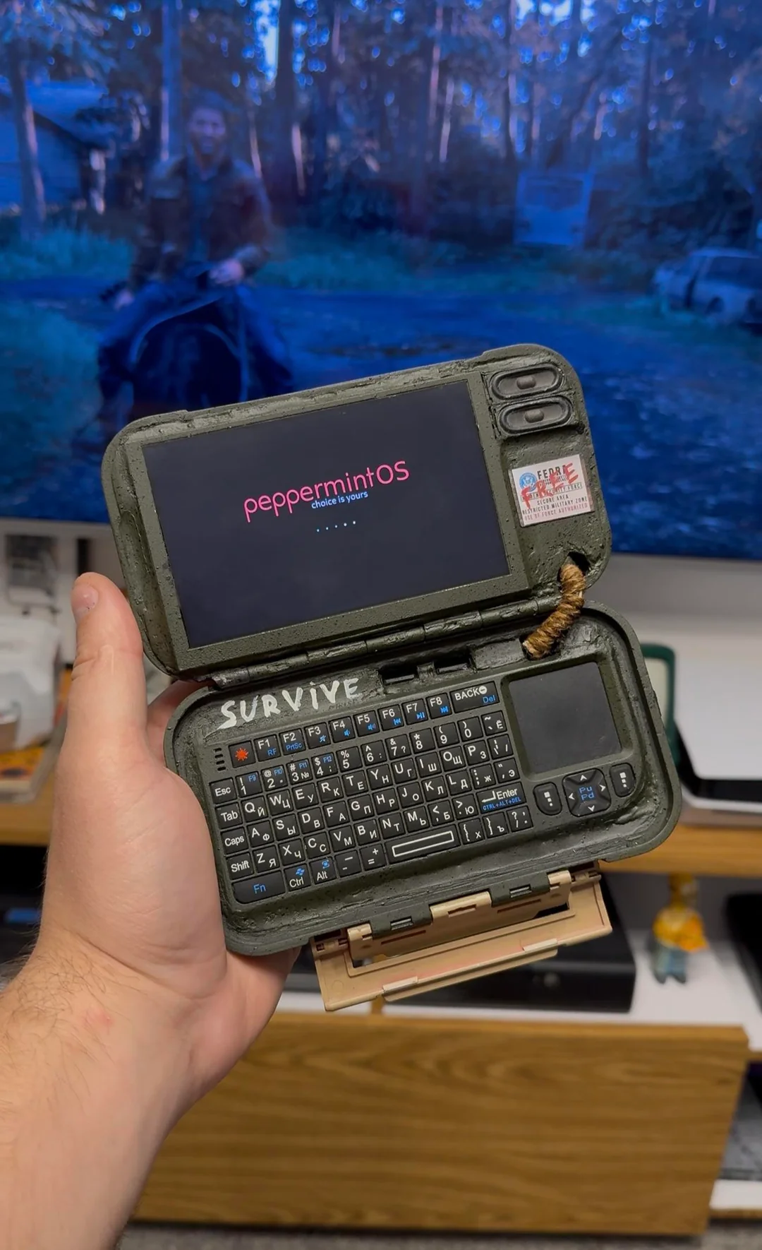 tlou-inspired-cyberdeck-v0-s16jxq3fytph1.webp