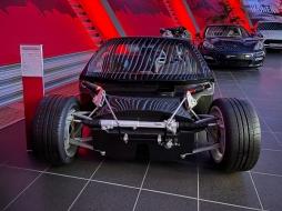 保时捷Carrera GT的内部架构，难得一见。