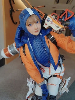 也发一下今天的华森COS #apex英雄##cosplay##APEX英雄[超话]#  by kipi ​​​