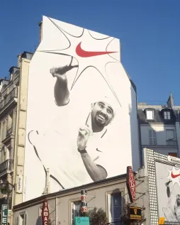 曾经的Nike户外广告，你又曾经被哪块户外大牌上的鞋款种草了呢？  images via goodbirger ​​​