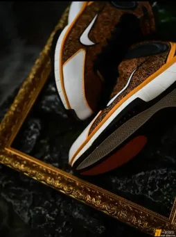 2K4 究竟是成功的设计，还是对精英的偏执？ - Nike Air Zoom Huarache 2K4，其实是整个科比正代系列的“起点”。