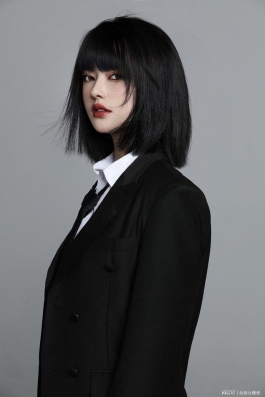 LOL手游第一个女王者诞生！还是一个被UZI看好的女主播？