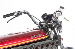 48缸摩托车听说过吗？来认识一下这辆川崎Whitelock “Tinker Toy”，由Simon Whitelock于2003年制造的工程奇迹