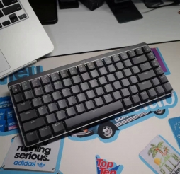 国内品牌机械键盘已经杀疯了而我还是买罗技 因为桌面小