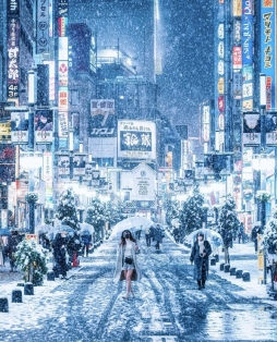 东京新宿，漫天的大雪