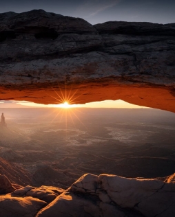 犹他州梅萨拱峡谷国家公园的朝阳