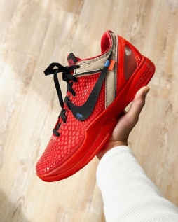 Kobe  ✖️ Off White   这个灵感来源很明显了吧！  images via chefhuyle ​​​