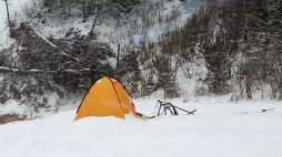 冬季露营，深夜暴风雪来袭，一个人在帐篷里烤火喝咖啡#帐篷#露营#户外#柴火炉#雪#暴风雪#解压#助眠#治愈
