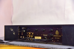 丹麦B&O BeoMaster 900k 收音机 1964年丹麦生产 由丹麦著名设计师Henning Moldenhawer设计的一款顶级立体声收音机。