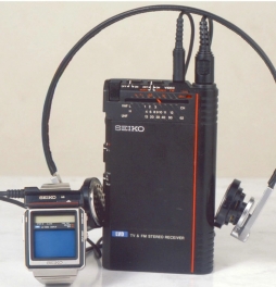 遥遥领先？精工在1982年推出的电视手表|||这款名为SEIKO DXA-001/002的TV-Watch电视手表诞生于1982年 两款电视手表型号为 DXA-001 和 DXA-002，两款腕表除了设...