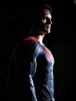 官宣！亨利·卡维尔在IG宣布回归饰演超人！“我正式宣布——我以超人的身份回归了。” 等《超人：钢铁之躯2》开拍 - ​​​