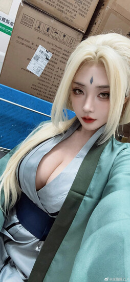 蹲在仓库里的纲手 #走路摇zly##火影忍者手游##纲手#