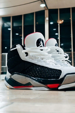 Air Jordan XXXVIII  今日战靴，AJ38确实很好穿，包裹很好，中底脚感合适，只是前掌的弯折点有些异物感，问问穿过的各位异物感多久会消失？ ​​​