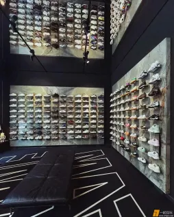 #Focus Shop# BSTN德国汉堡店的鞋墙，明明只有一层却做出了双倍的效果！！！ ​