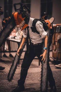 #电锯人# 这个电锯人cosplay真的绝绝子[哇] ​​​