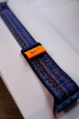 铝金属搭耐克宝蓝橙表带