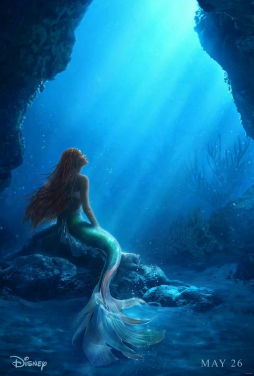 迪士尼真人版《小美人鱼》首张正式海报！爱丽儿在海底仰望海面，向往人类世界。 ​​