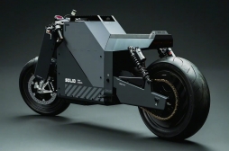 #摩托车#   荷兰公司Solid出品的CRS-01电动摩托车  造型足够硬核，甚至开始让人担心驾驶的舒适性了[允悲]  images via  spintv.ru/ ​​​