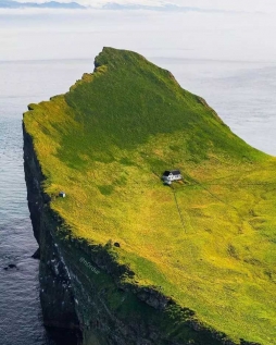 世界上最孤独的房子～ … 位于冰岛境内。