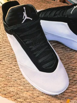转眼间AJ正代已经来到第四十代，Air Jordan 40，返朴归真，大道极简。