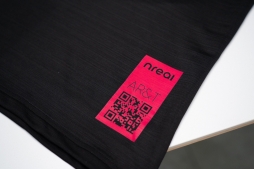 Nreal携手卡塔尔旅游局定制的「AR&T」——2022纪念款联名AR球衣，哥穿上帅吗？[嘻嘻]