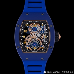 采用蓝色TZP陶瓷打造出RM 17-02腕表上繁复的曲线造型，需要经过漫长的精密加工与钻石打磨工序。