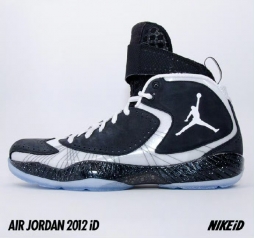 可选配置最多的Jordan 正代？  Air Jordan 2012作为最后一代以年份命名的Jordan正代，可谓是在账面上做足了功课，中底可替换系统任你选择，甚至是内靴...
