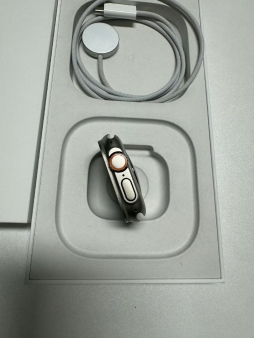 Apple watch S8 Ultra 是第一个使用钛金属外壳和编织数据线的苹果产品了吧？  比15系列率先采用钛金属 ​​​