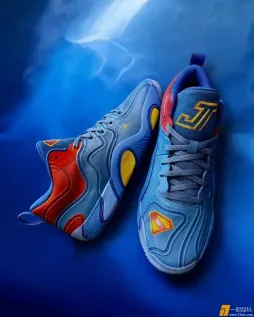 塔图姆的JT3 “超人🦸” PE，来自著名定制师Mache275的作品，不过貌似没有穿上场？