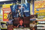 国外《星刃》《尼尔》同货架销售！以女主背影为焦点  日前，又有网友分享了《星刃》在日本游戏店中的宣传情况